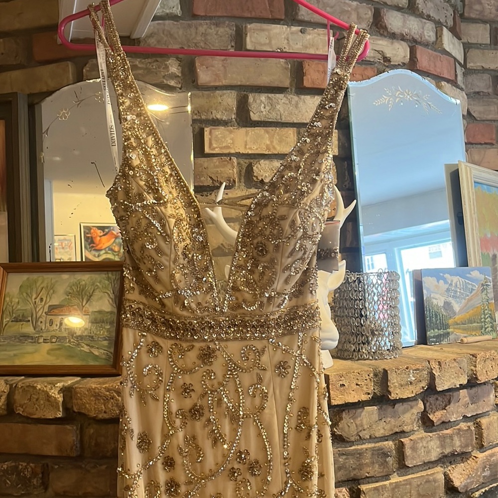 DAVIDS BRIDAL BRAND NEW DRESS